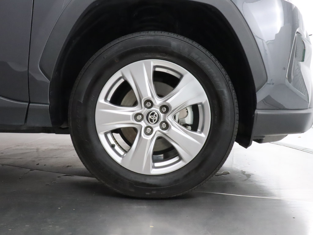 Used 2025 Toyota RAV4 XLE FWD image 35