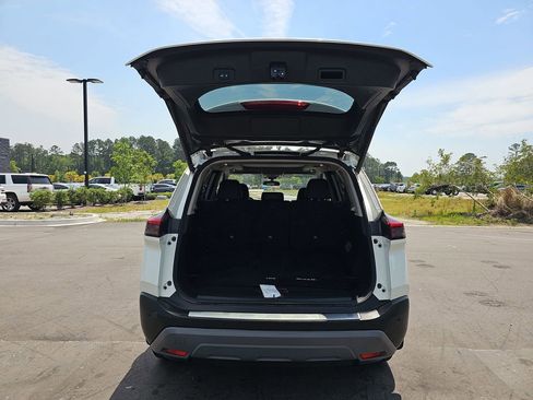 Used 2023 Nissan Rogue SV w/ SV Premium B Package FWD image 17