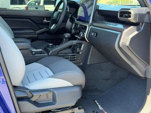 Used 2025 Toyota Tacoma TRD Off-Road AWD/4WD image 19
