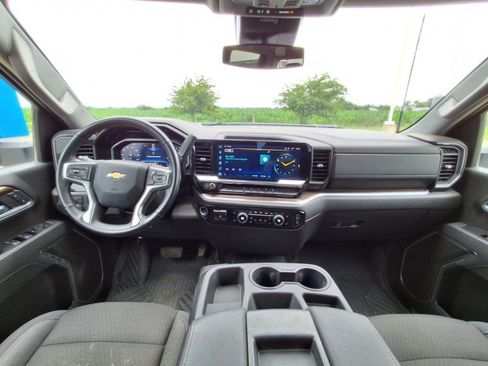 Used 2025 Chevrolet Silverado 2500 LT AWD/4WD image 17