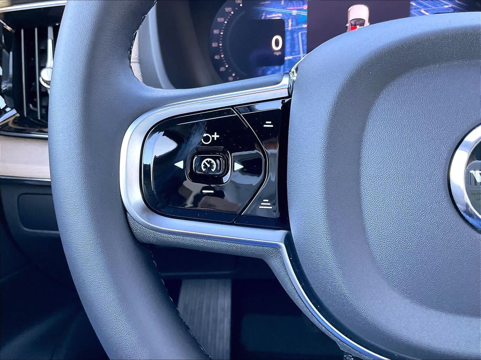 New 2027 Volvo XC90 B6 Plus AWD/4WD image 17