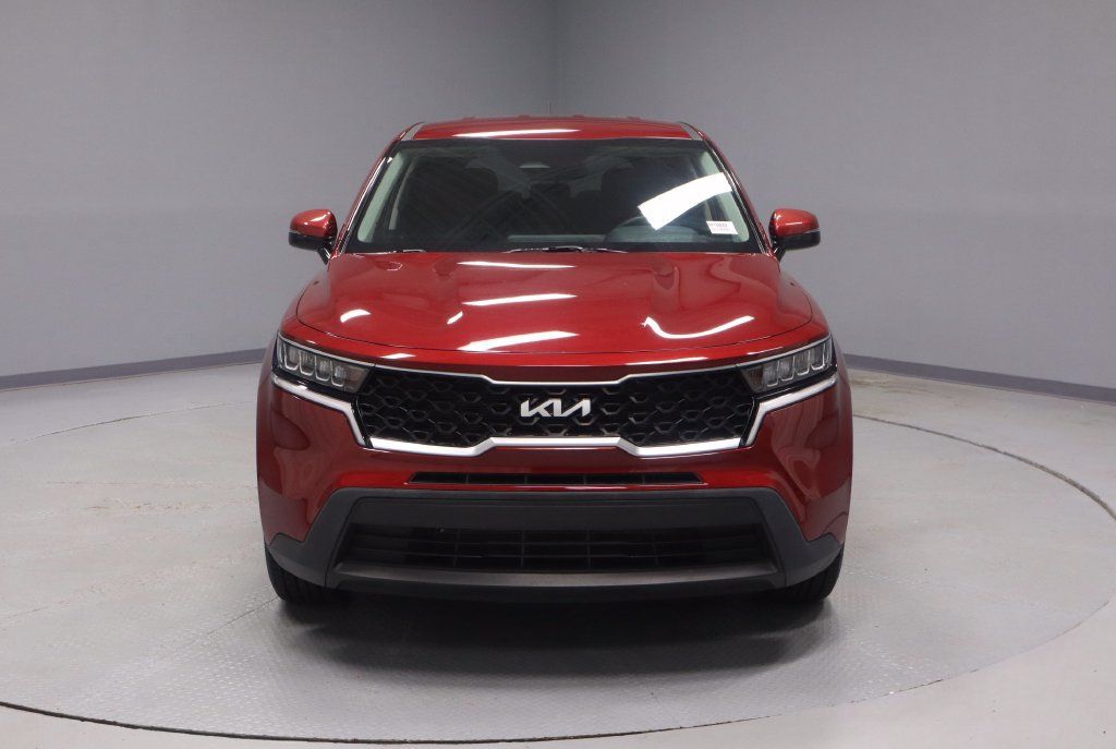 Used 2023 Kia Sorento LX FWD image 4