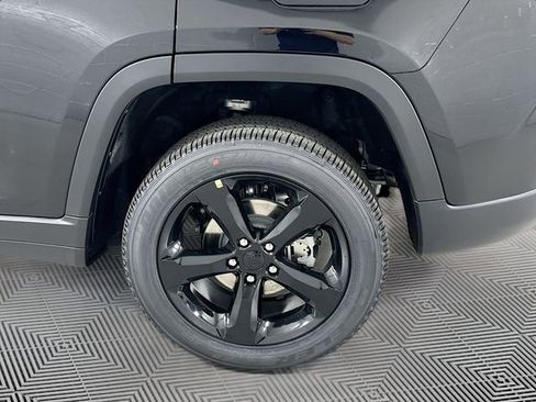 New 2025 Jeep Grand Cherokee Altitude image 16