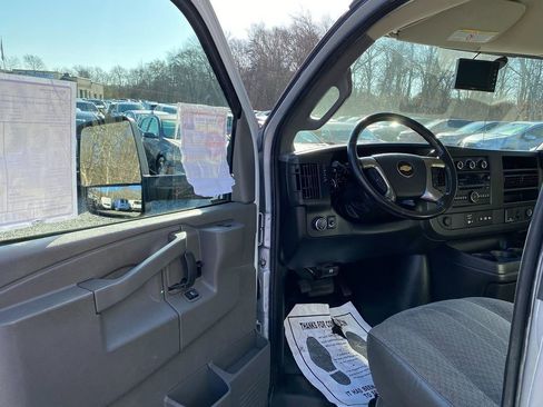 Used 2017 Chevrolet Express 3500 image 10