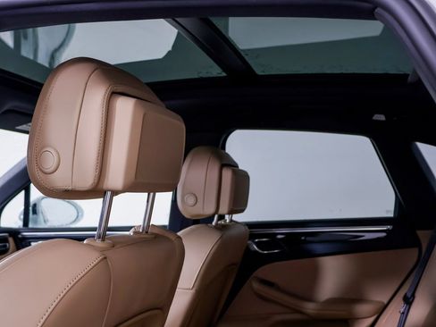 Certified 2026 Porsche Macan AWD/4WD image 19