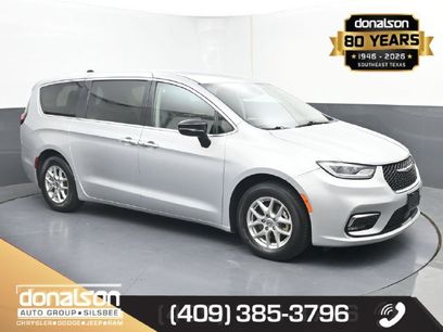 Used 2024 Chrysler Pacifica Touring-L