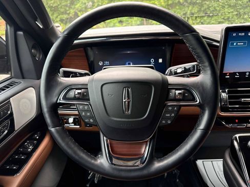 Used 2023 Lincoln Navigator Reserve AWD/4WD image 16