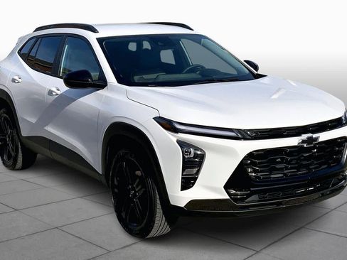 Used 2025 Chevrolet Trax ACTIV w/ Driver Confidence Package image 2