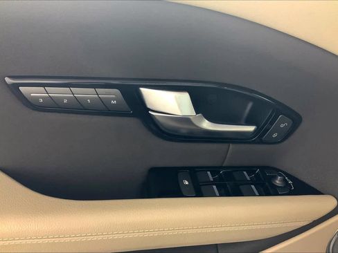 Used 2017 Land Rover Range Rover Evoque SE Premium image 34