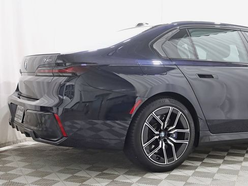 Used 2024 BMW 740i xDrive w/ Premium Package 2 AWD/4WD image 9