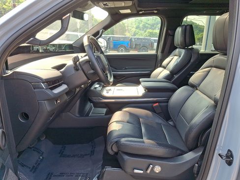 Used 2025 Lincoln Navigator Reserve w/ Jet Appearance Package AWD/4WD image 14