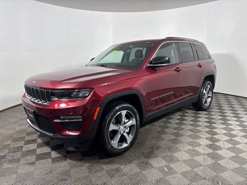 Certified 2023 Jeep Grand Cherokee Limited image 3