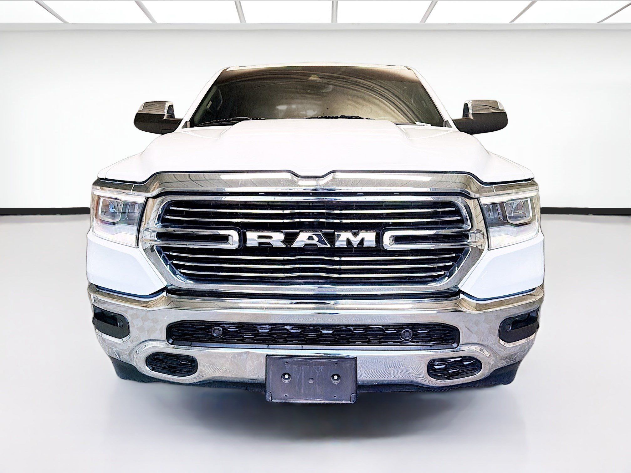Used 2023 RAM 1500 Laramie AWD/4WD image 2
