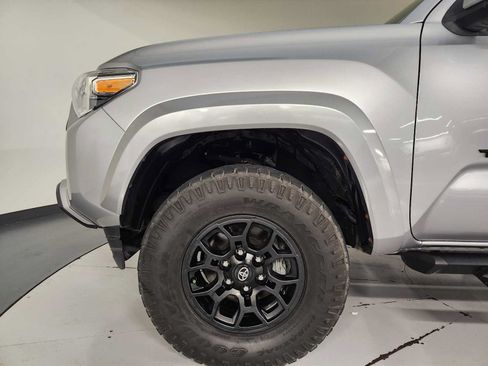 Used 2021 Toyota Tacoma SR5 RWD image 11