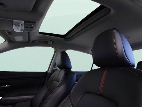 Used 2025 Nissan Sentra SR w/ SR Premium Package image 16