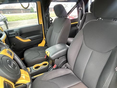 Used 2015 Jeep Wrangler Sport w/ Quick Order Package 24S AWD/4WD image 11