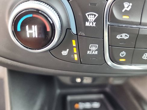Used 2023 Chevrolet Traverse RS AWD/4WD image 38