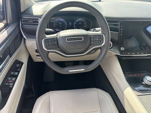 Used 2024 Jeep Wagoneer Series II w/ Flexible Seating Group image 18
