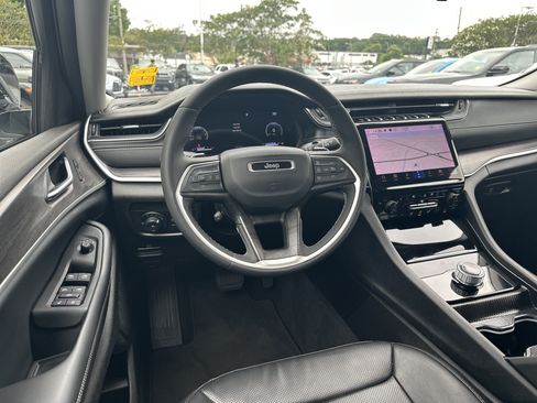 Used 2024 Jeep Grand Cherokee Limited w/ Luxury Tech Group II RWD image 25