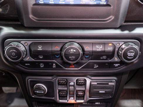 Used 2019 Jeep Wrangler Unlimited Sport AWD/4WD image 19