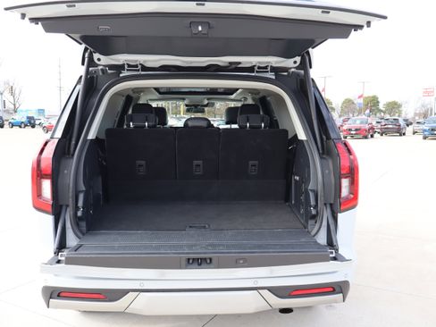 Used 2025 Ford Expedition Platinum image 37