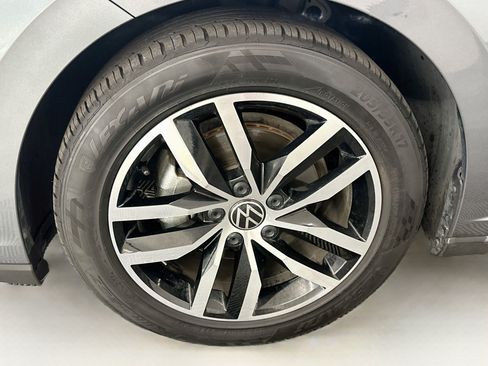Used 2025 Volkswagen Jetta SE FWD image 11