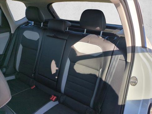 Used 2022 Volkswagen Taos SEL w/ Panoramic Sunroof Package image 19