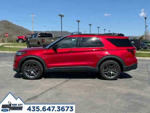 Used 2025 Ford Explorer ST-Line w/ ST-Line Street Pack AWD/4WD image 2