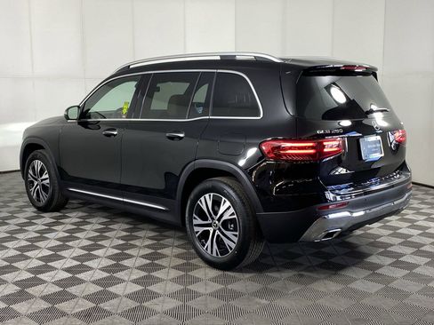 Used 2025 Mercedes-Benz GLB 250 4MATIC image 3