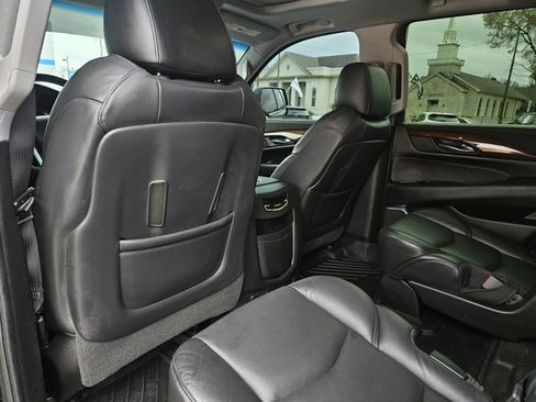 Used 2020 Cadillac Escalade Luxury image 27