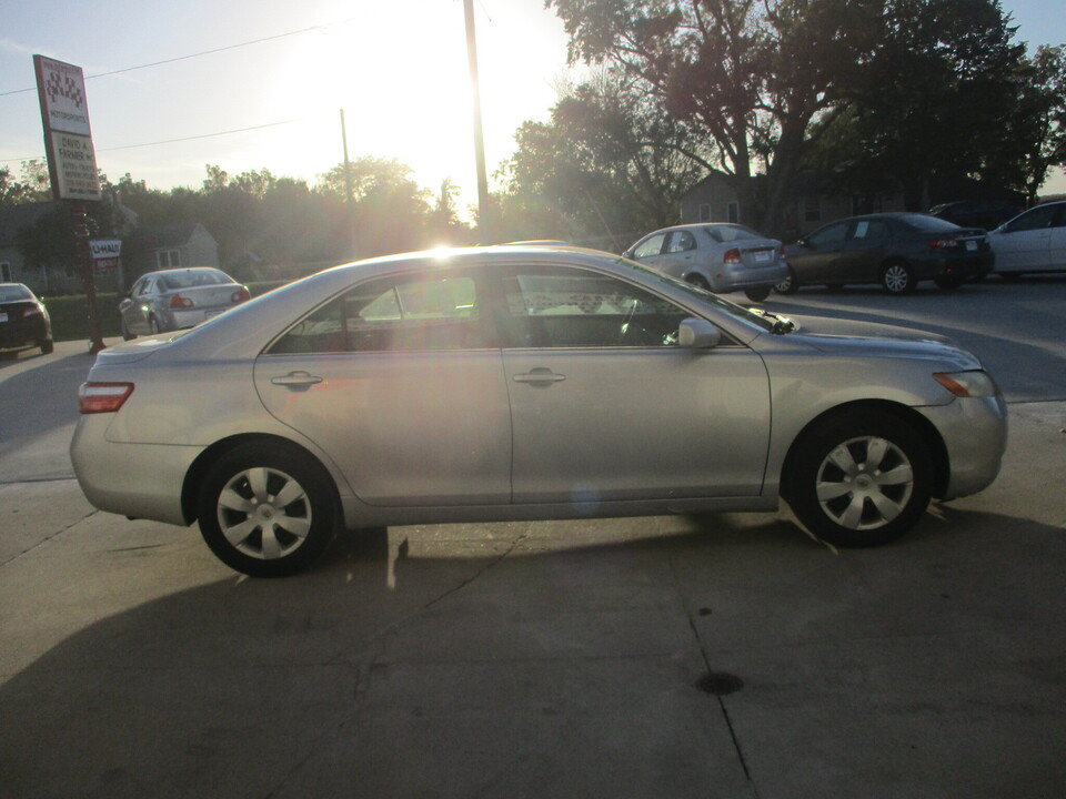 Used 2007 Toyota Camry LE FWD image 2