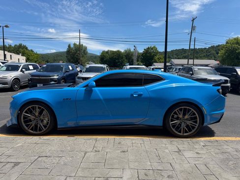 Used 2022 Chevrolet Camaro LT w/ Technology Package RWD image 5