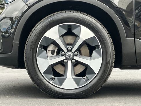 Certified 2025 Volvo XC40 B5 Plus AWD/4WD image 25