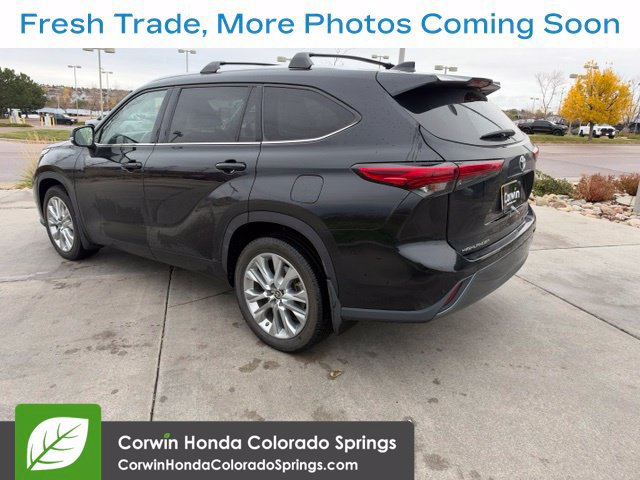 Used 2021 Toyota Highlander Limited AWD/4WD image 3
