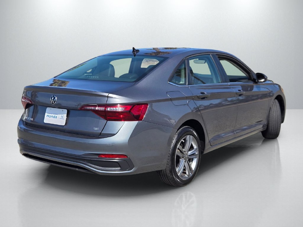 Used 2024 Volkswagen Jetta SE FWD image 4