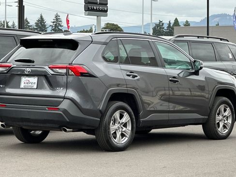 Used 2025 Toyota RAV4 XLE AWD/4WD image 4