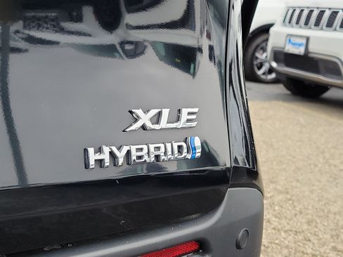 Used 2024 Toyota Sienna XLE image 7