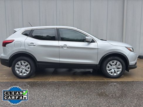 Used 2019 Nissan Rogue Sport S FWD image 2