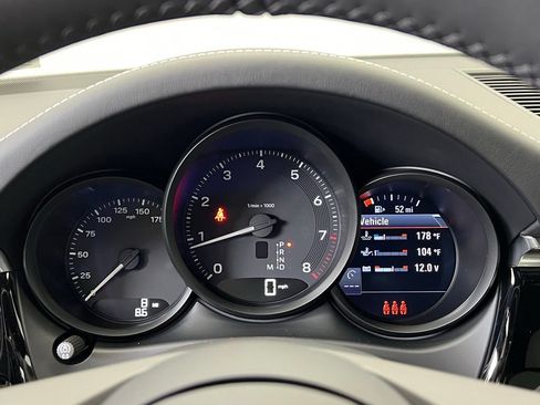 Used 2026 Porsche Macan AWD/4WD image 10