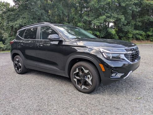 Used 2025 Kia Seltos S AWD/4WD image 2