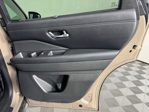 Used 2023 Nissan Pathfinder Platinum AWD/4WD image 33