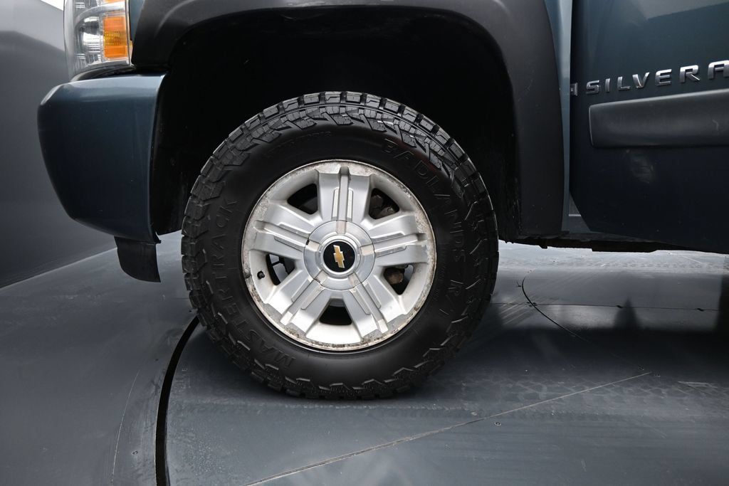 Used 2008 Chevrolet Silverado 1500 LT w/ Power Pack Plus AWD/4WD image 21