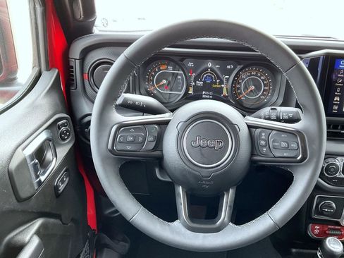 Used 2025 Jeep Wrangler Unlimited Rubicon AWD/4WD image 13