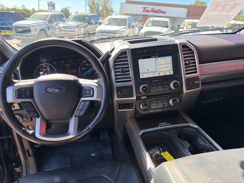 Used 2017 Ford F250 Platinum w/ Platinum Ultimate Package AWD/4WD image 26