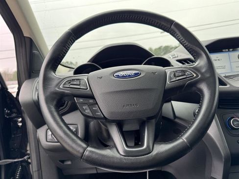 Used 2019 Ford Escape SEL image 3