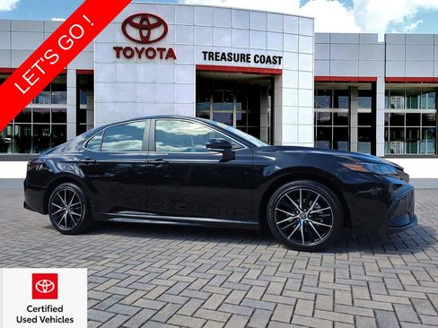 Used 2024 Toyota Camry SE FWD image 1