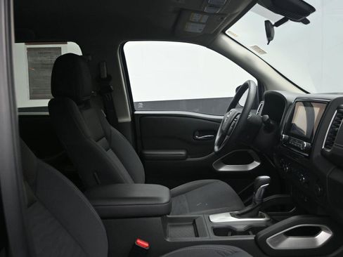 Used 2023 Nissan Frontier SV image 7