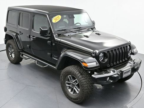Used 2021 Jeep Wrangler Unlimited Sahara AWD/4WD image 40