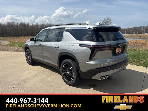 New 2026 Chevrolet Traverse LT w/ Sun and Wheel Package AWD/4WD image 7