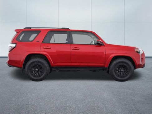 Used 2022 Toyota 4Runner SR5 AWD/4WD image 8